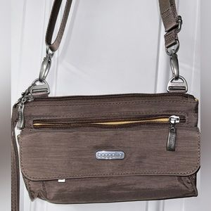 Baggallini nylon crossbody purse wallet clutch with yellow interior